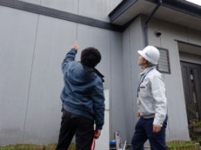 外装リフォームのプロによる<br class='visible-xs'>外壁＆屋根の無料診断1